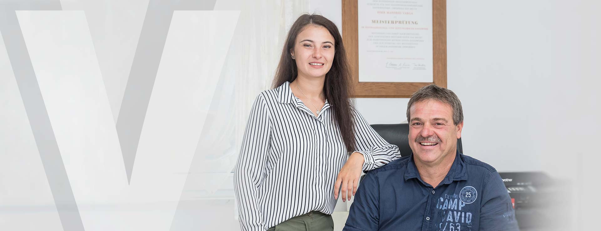 Larissa Varga und Manfred Varga im Büro in Passau-Neustift
